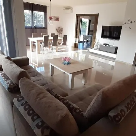 Holiday home De Lujo Con Jardin, Piscina Y Aparcamiento Todo Privado. *