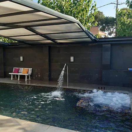 Holiday home De Lujo Con Jardin, Piscina Y Aparcamiento Todo Privado.