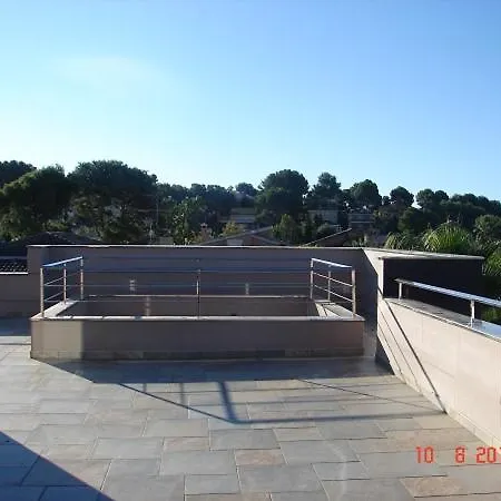 De Lujo Con Jardin, Piscina Y Aparcamiento Todo Privado.